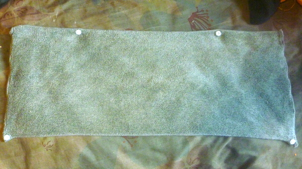 100 均のマイクロファイバータオルに樹脂ホックをつける