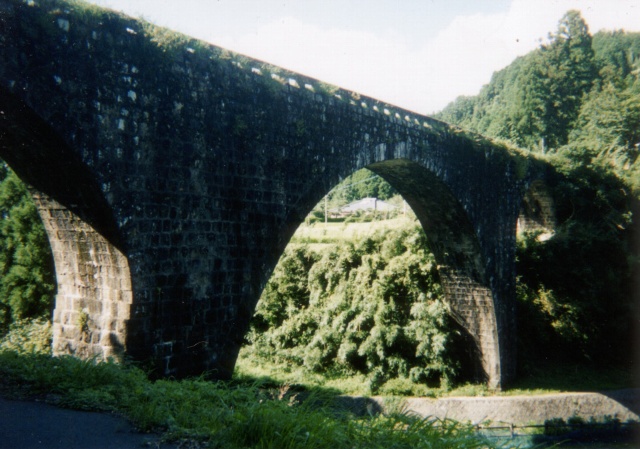 bridge_megane_2.jpg 127KB
