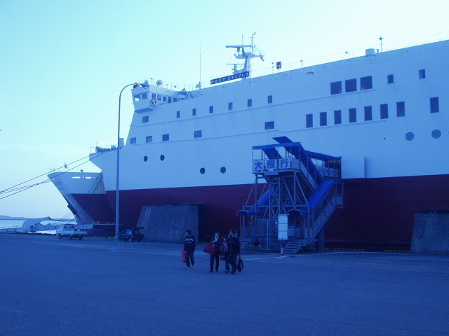 ferry_021230_1.jpg 130KB