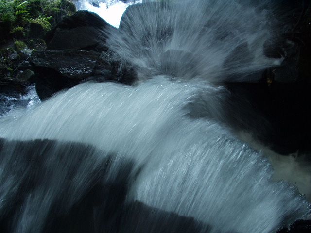 river_00.jpg 47KB