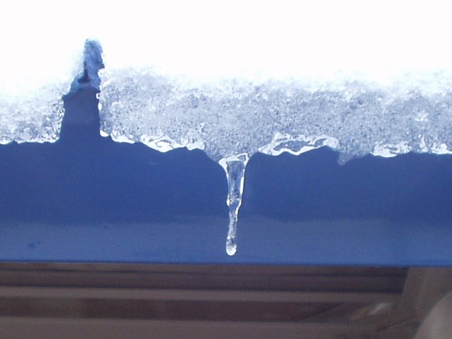 icicle_050101.jpg 38KB