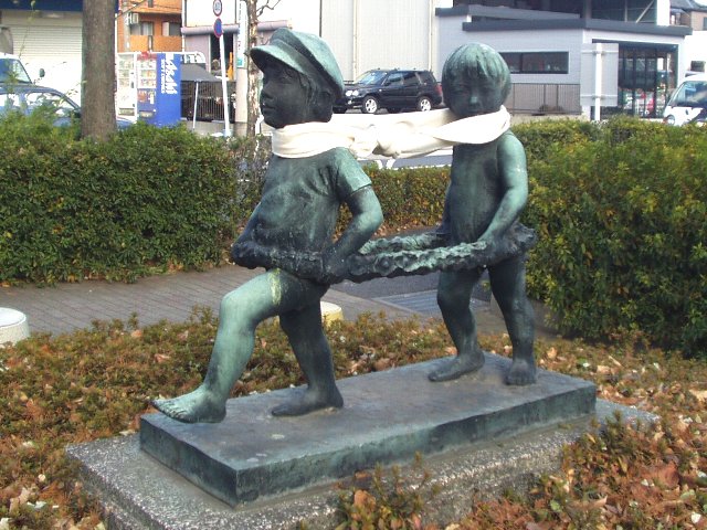 statue_051224.jpg 96KB