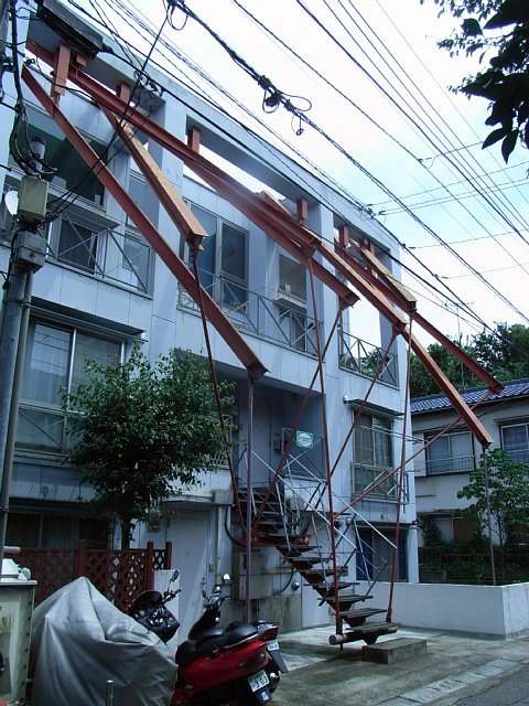 arthropod-apartment-1.jpg 107KB