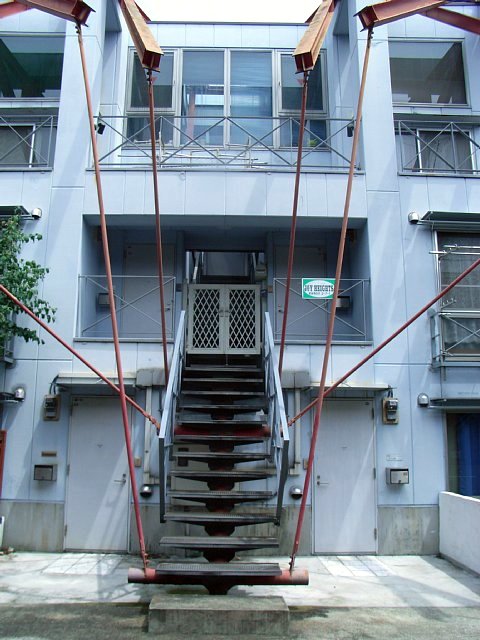 arthropod-apartment-3.jpg 75KB