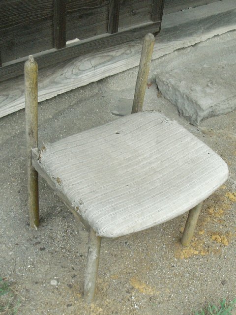 broken-chair.jpg 80KB