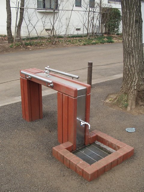 water-fountain.JPG 77KB