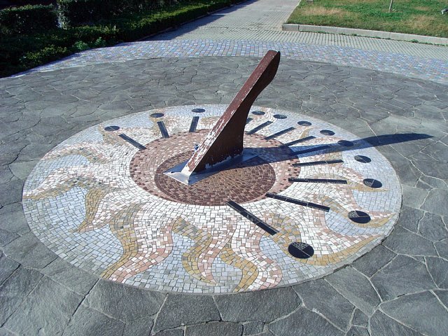 solar-clock.jpg 112KB