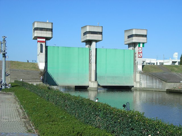 watergate.jpg 70KB