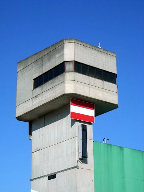 watergate2527.jpg 38KB
