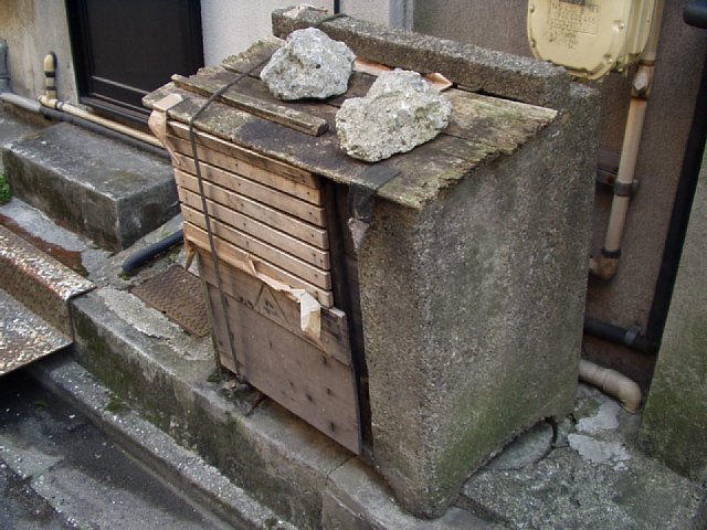 oldbox.jpg 83KB