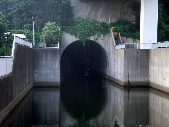 tunnel_02.JPG 65KB