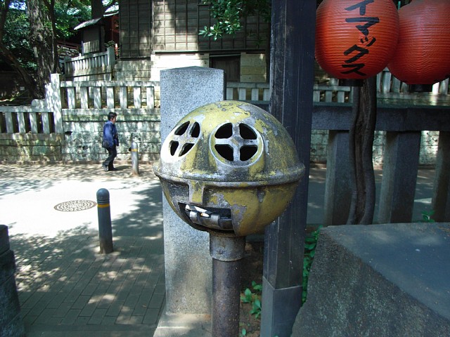 ash-tray.jpg 140KB