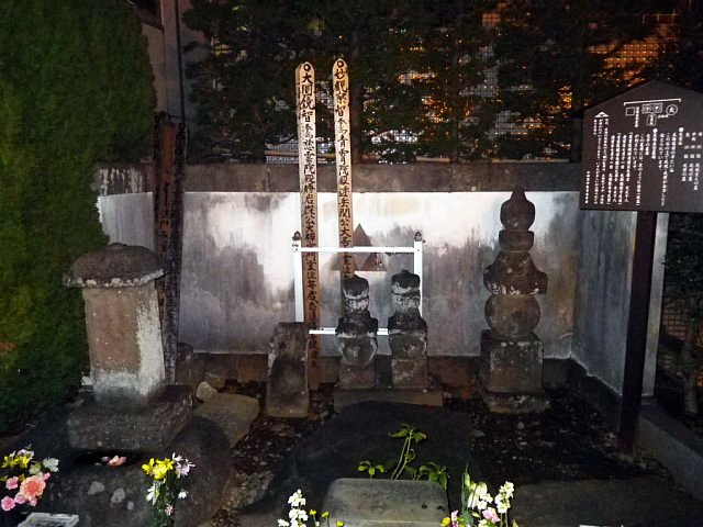 houjyou_tomb_02.jpg 90KB