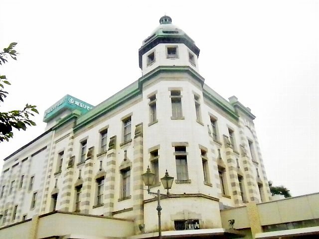 009_bank.jpg 67KB