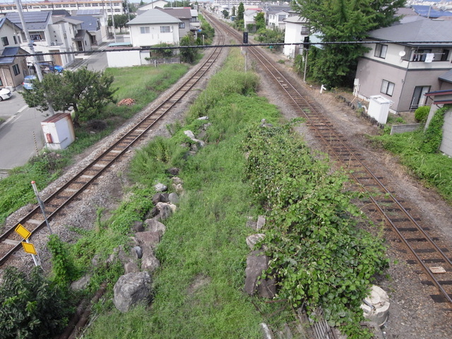 只見線（左）と会津鉄道（左）