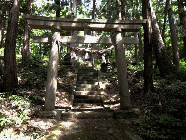 沓掛峠の山神社