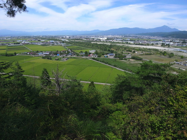 向羽黒山城　御水神社あたりからの眺望