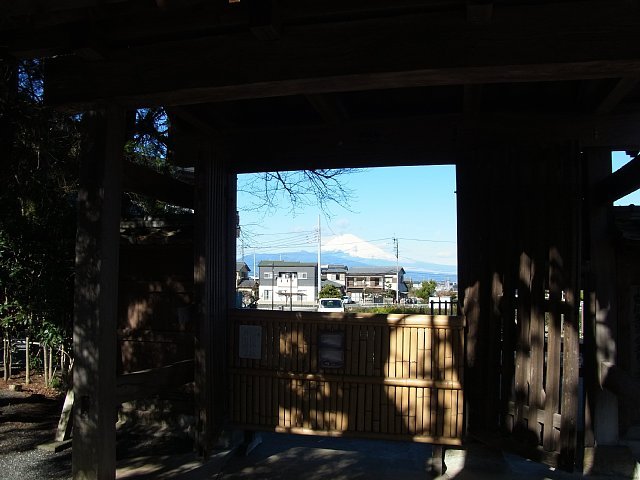  裏門から富士が見えた 