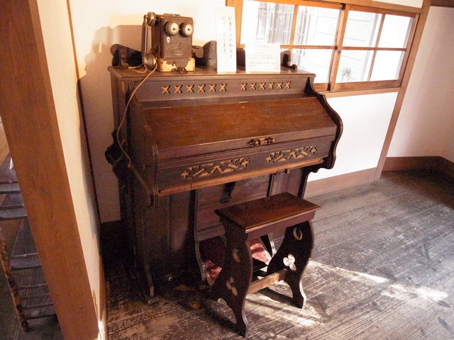 蘆花恒春園　徳冨蘆花旧宅　ピアノと電話