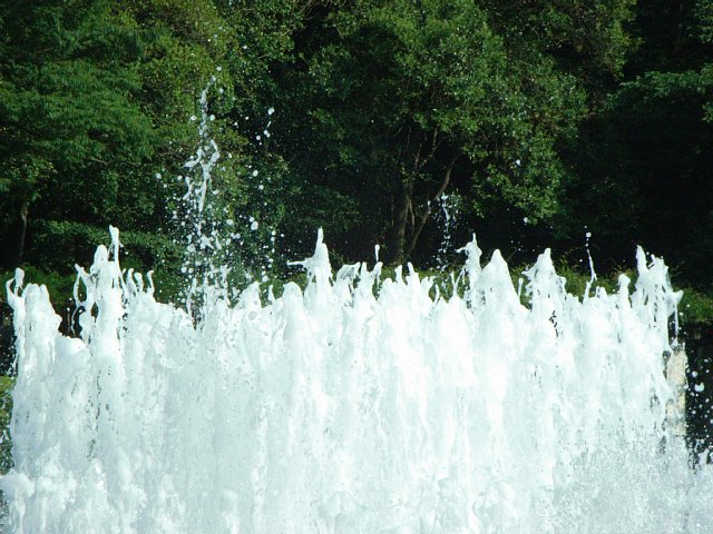 20070606_fountain_2.jpg 89KB