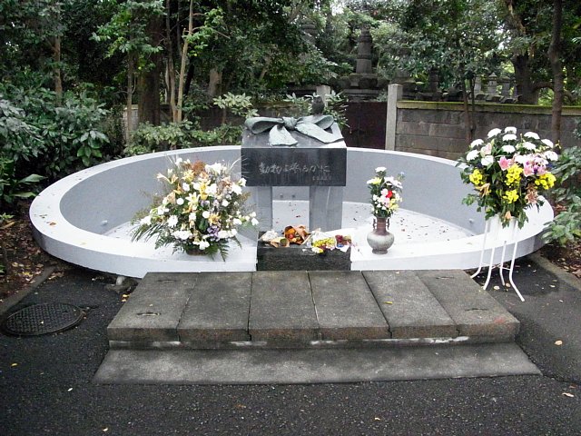 toudous_tombs_03.jpg 105KB