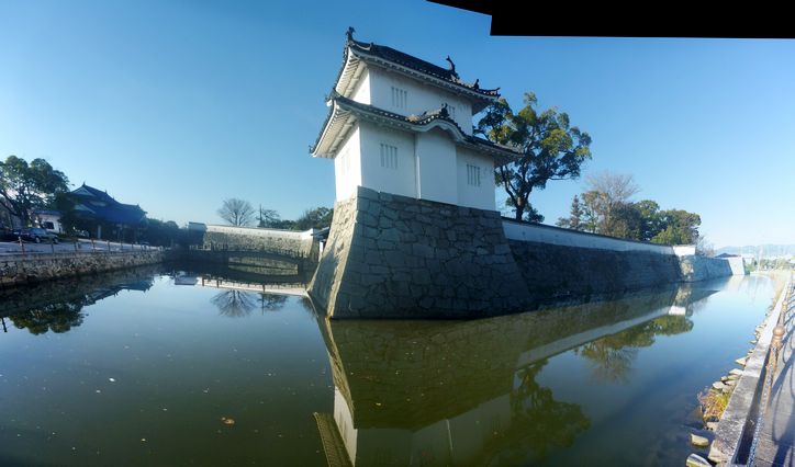 Castle_Akou_02.jpg 44KB