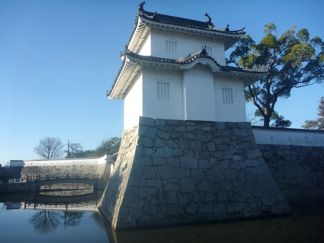 Castle_Akou_04.jpg 198KB