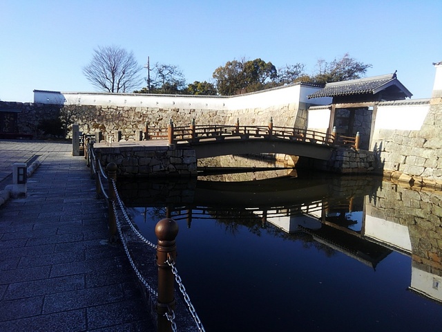 Castle_Akou_06.jpg 154KB