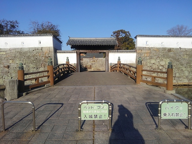Castle_Akou_08.jpg 173KB