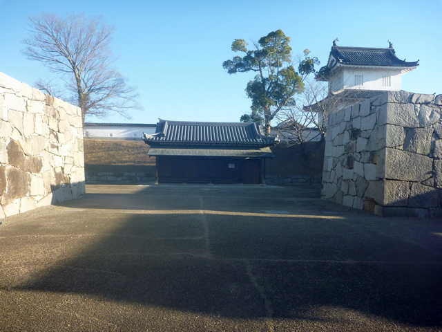Castle_Akou_12.jpg 223KB
