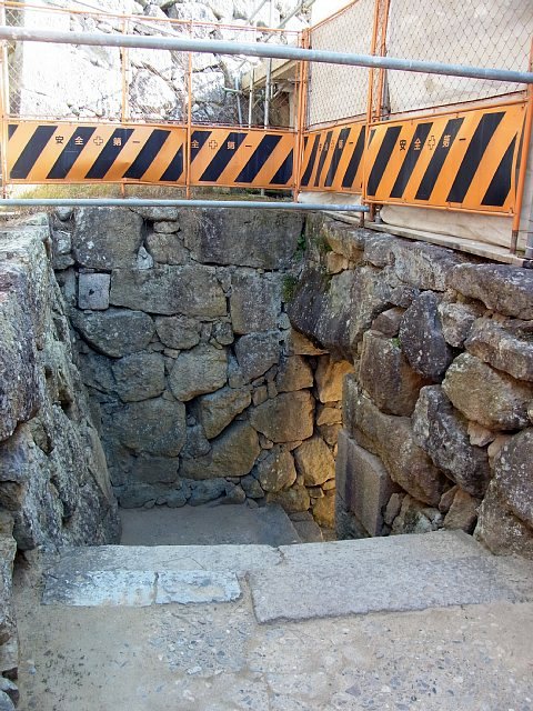  姫路城　るの門（修理中） 