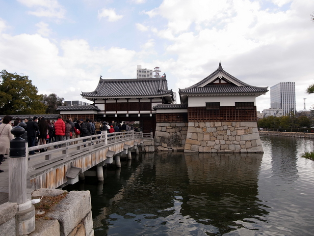 広島城　復元表御門と復元平櫓