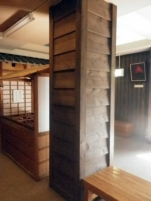  岡山城　内部の柱の化粧板 