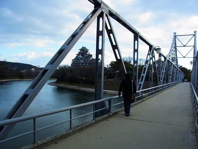  岡山城と橋 
