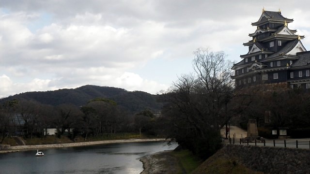  岡山城と旭川 