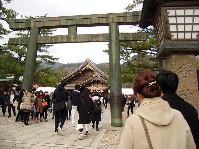 IdumoOhyashiro_05.jpg 105KB