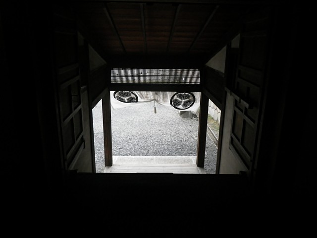  伊予松山城　多門櫓出入り口を屋内から 