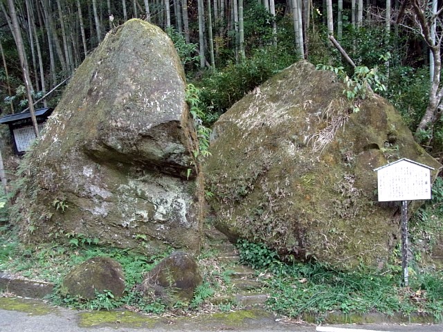 本庄の石仏（宮崎県国富町）　夫婦岩