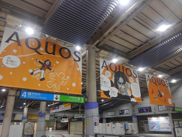 品川駅の駅広告