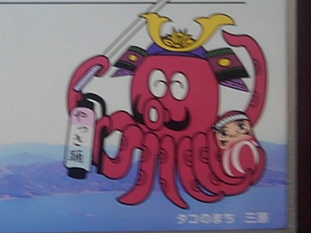 消火栓の上のタコオブジェ