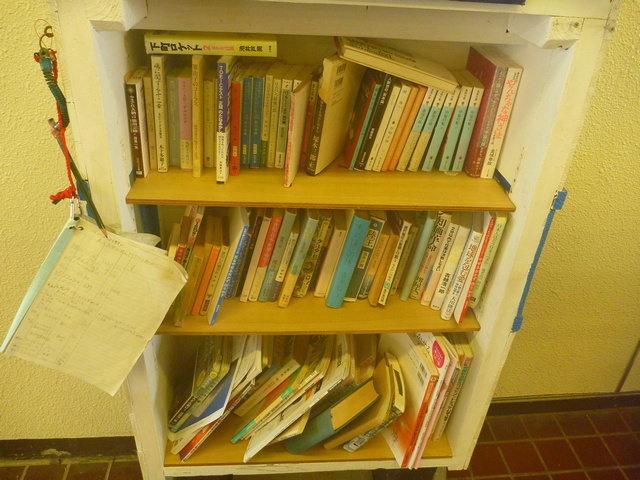 西都城駅の市民文庫