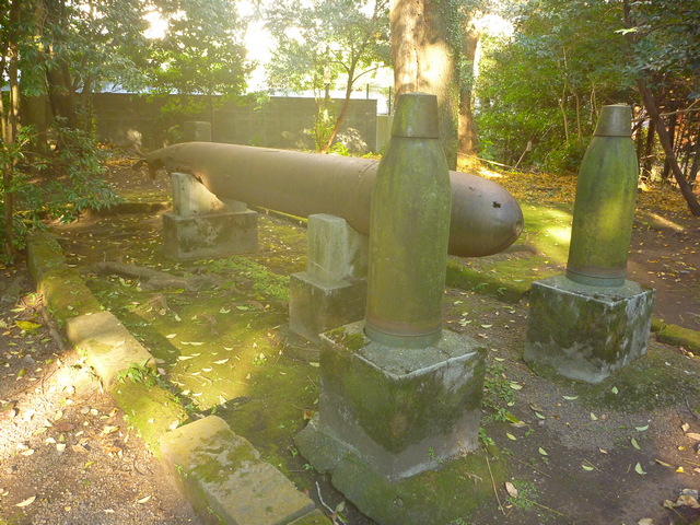 魚雷がご神体のように祀られている