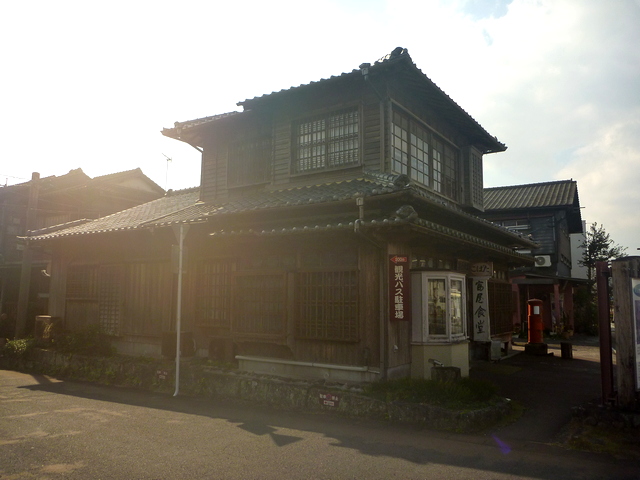 鳥浜トメ資料館