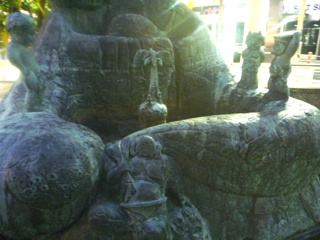 街中彫刻「ユーモアの出会い」